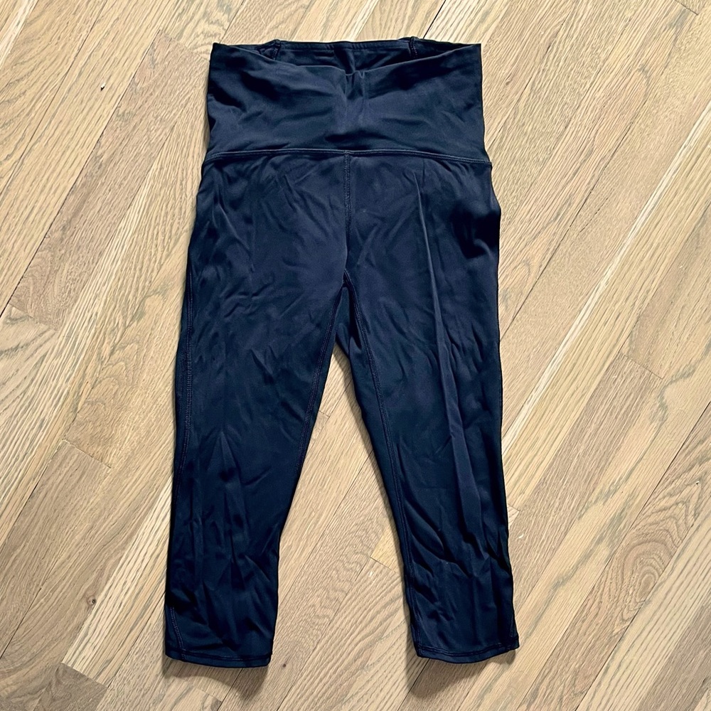 LULULEMON High-Rise Crop Tight with Mesh Side Detail. Size 4.